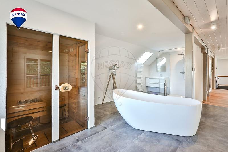 Maison - 252 m² - 10 pièces