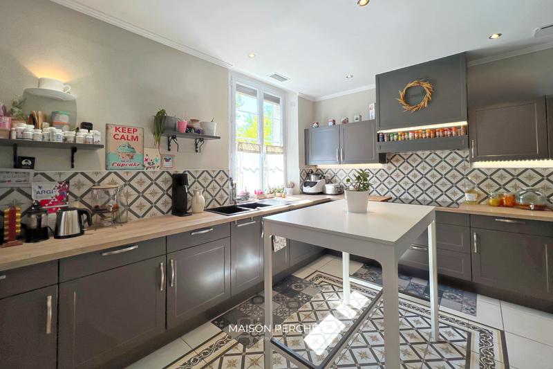 Maison - 268 m² - 8 pièces