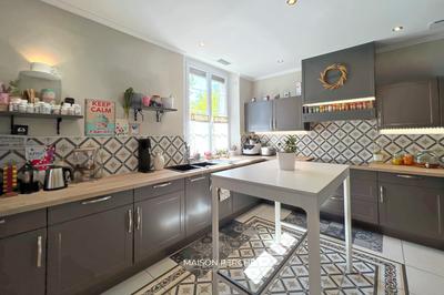 Maison - 268 m² - 8 pièces