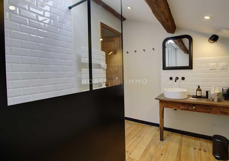 Maison - 900 m² - 25 pièces