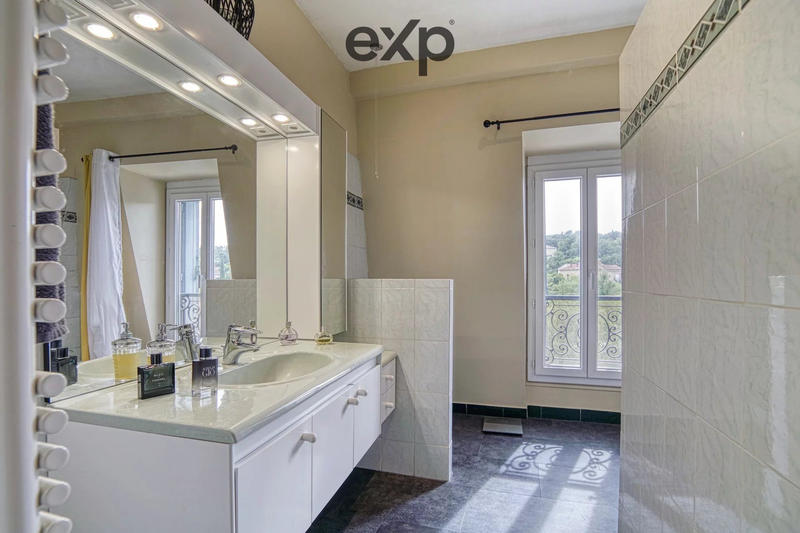 Maison contemporaine - 400 m² - 15 pièces