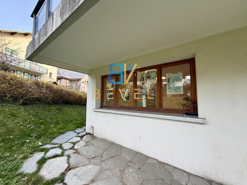 Local commercial - 77 m² - 3 pièces