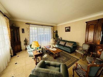 Maison - 264 m² - 9 pièces