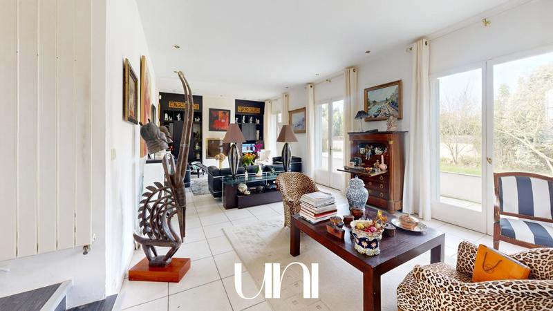 Maison - 200 m² - 8 pièces