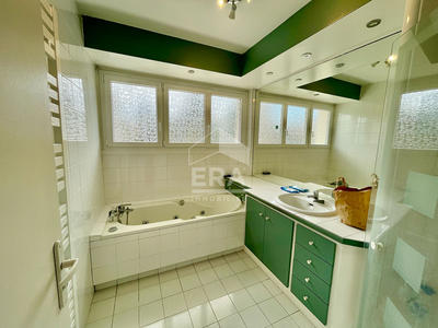 Appartement - 99 m² - 4 pièces