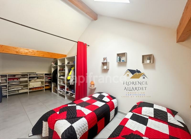 Maison - 242 m² - 5 pièces