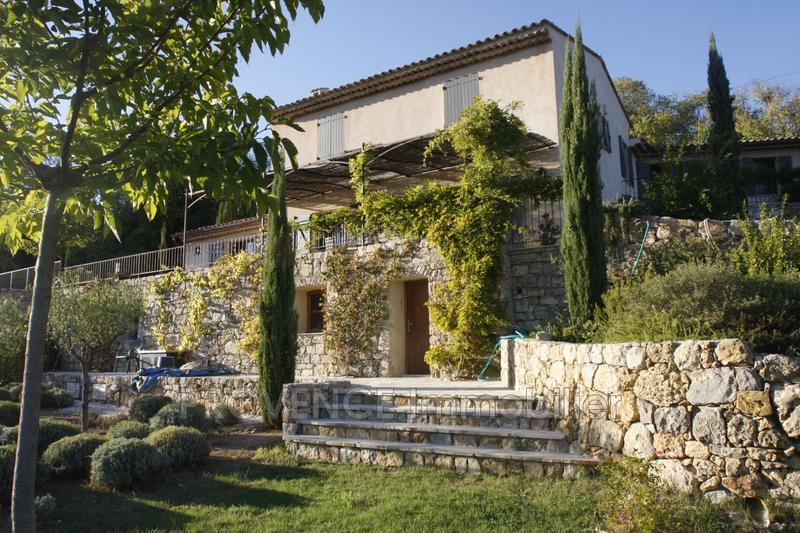 Villa - 246 m² - 9 pièces