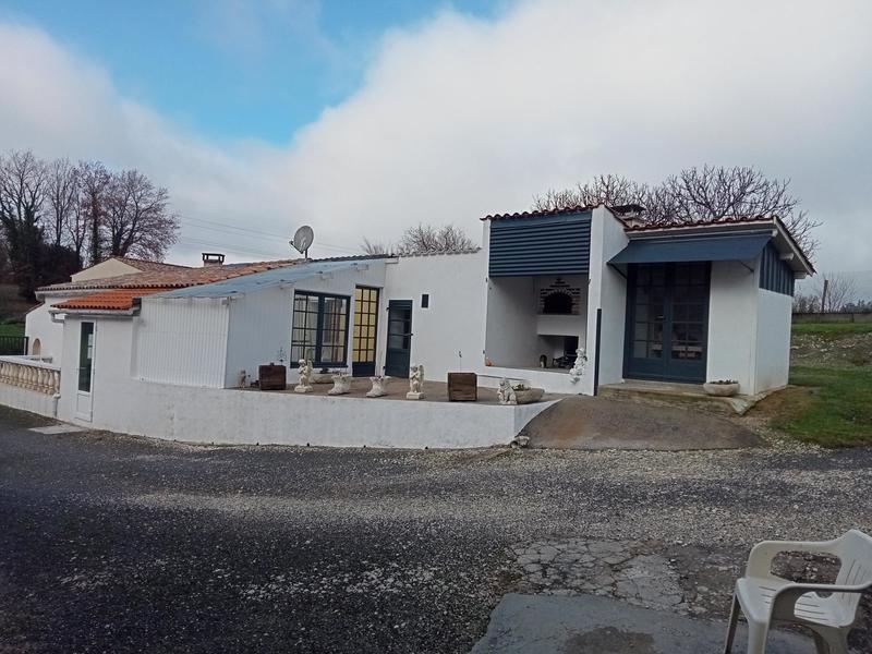 Maison - 305 m² - 9 pièces