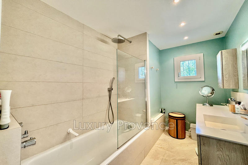 Maison - 200 m² - 6 pièces