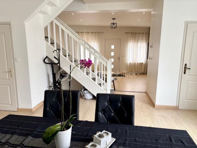 Maison - 163 m² - 8 pièces