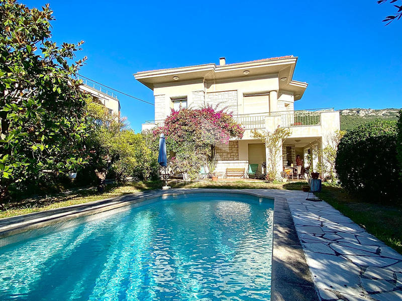 Maison - 144 m² - 6 pièces