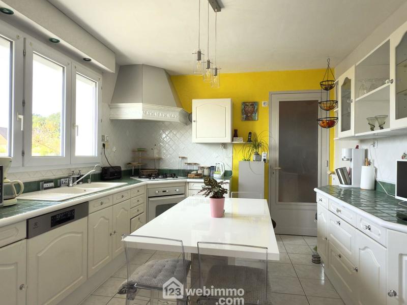 Maison - 214 m² - 7 pièces