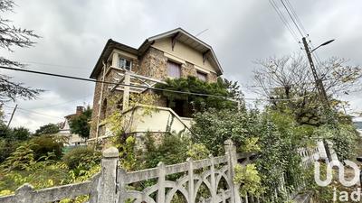 Maison - 92 m² - 5 pièces