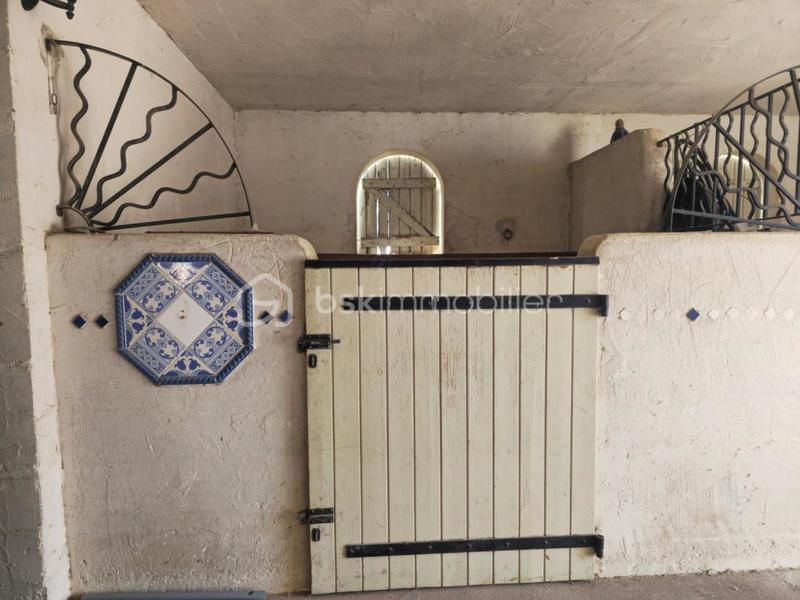 Propriété - 200 m² - 4 pièces