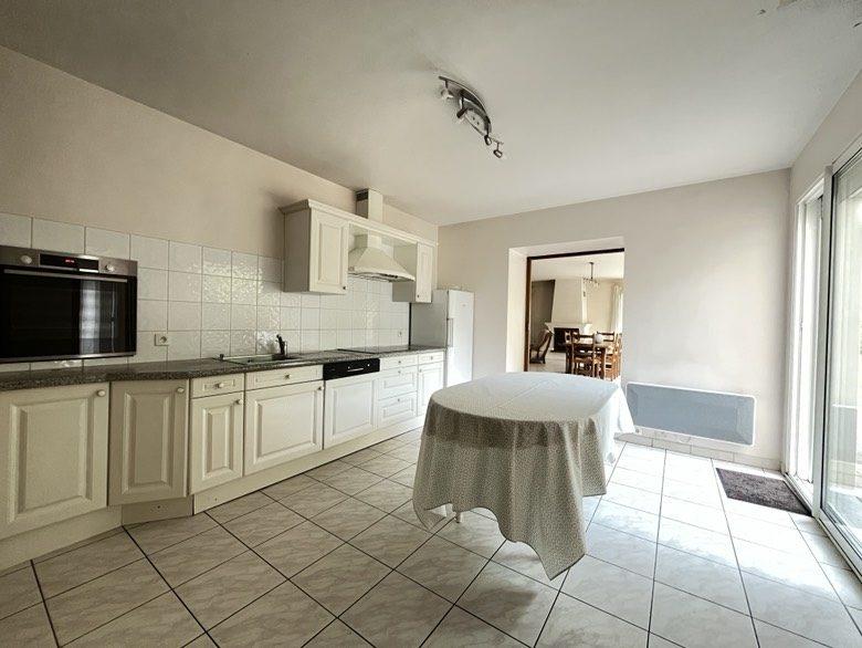 Maison traditionnelle - 211 m² - 7 pièces