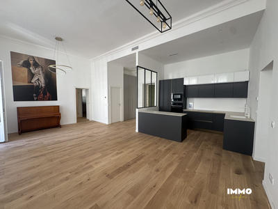 Appartement - 99 m² - 4 pièces