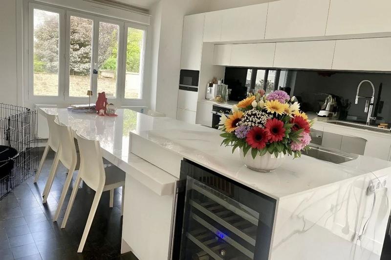 Demeure - 234 m² - 10 pièces