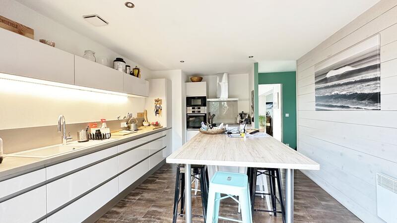 Maison de bois - 168 m² - 6 pièces