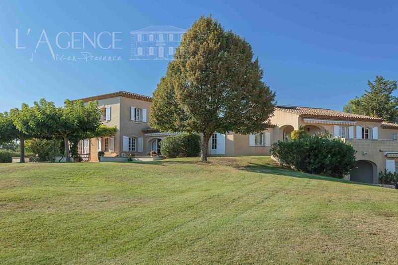 Maison - 326 m² - 7 pièces
