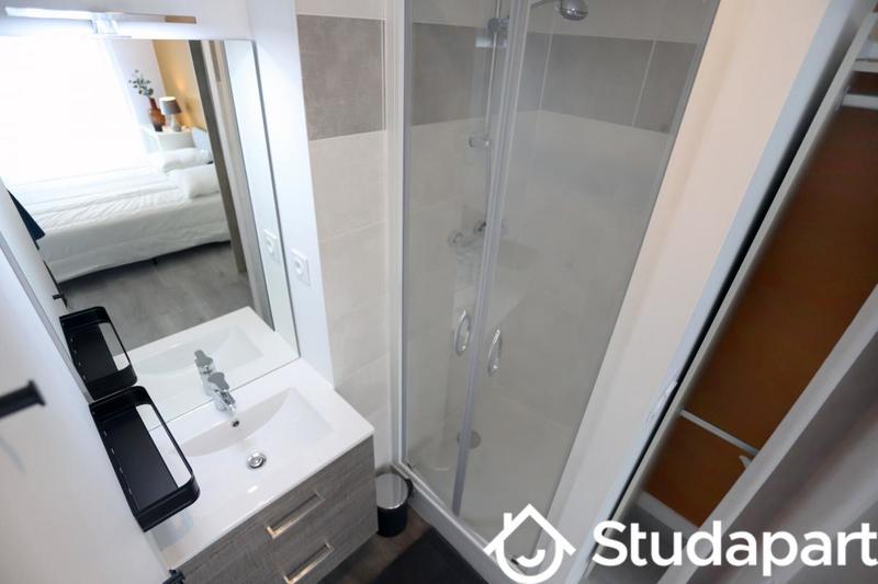 Chambre - 11 m² - 1 pièce