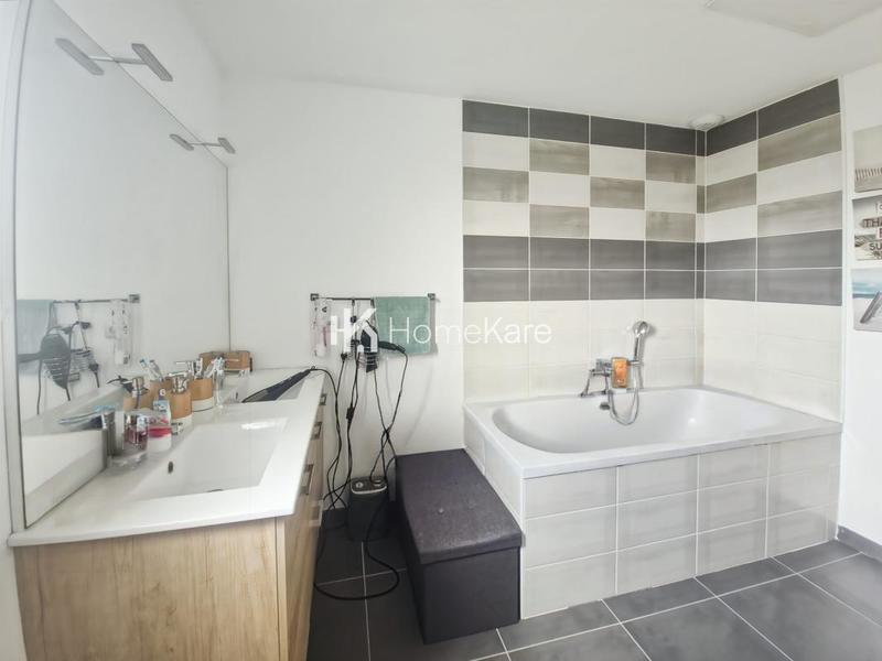 Maison - 92 m² - 4 pièces