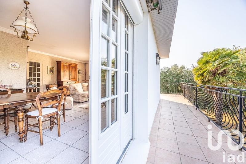 Maison - 242 m² - 7 pièces