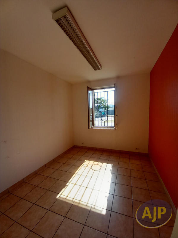 Local commercial - 72 m² - 3 pièces