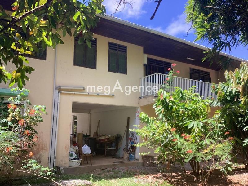 Maison traditionnelle - 172 m² - 6 pièces