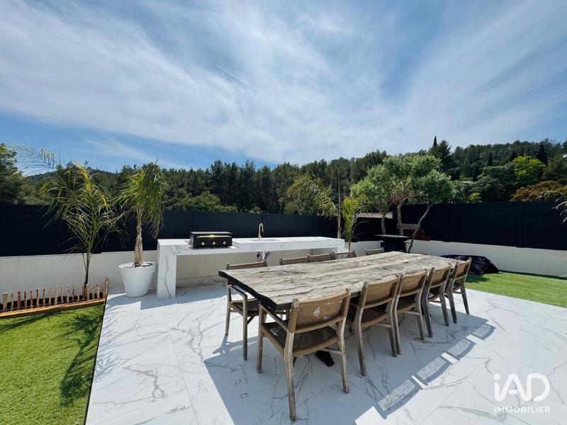 Maison - 200 m² - 6 pièces