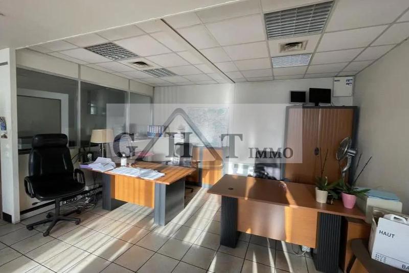 Entrepôt - 1 100 m²