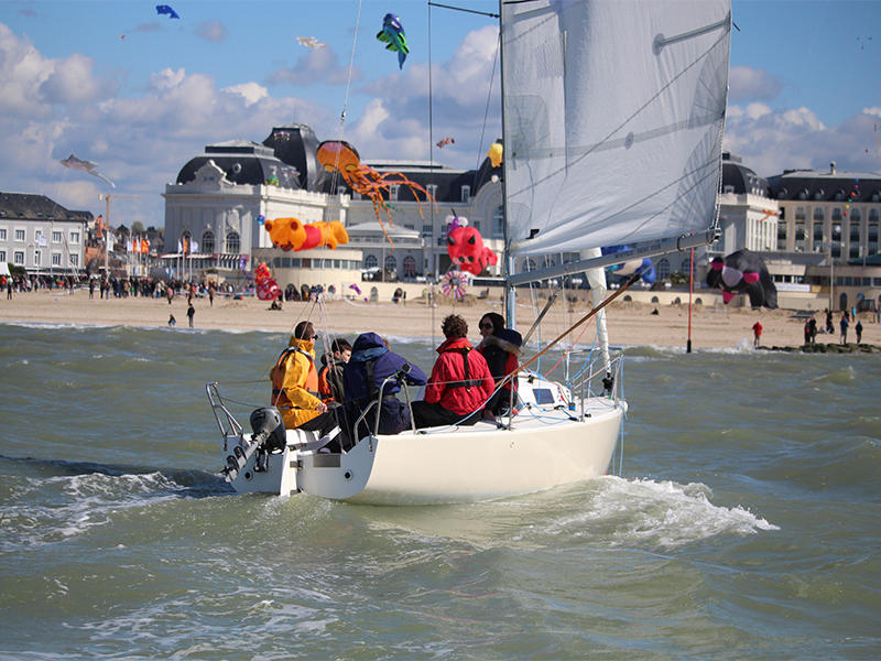 Balade nautique en voilier entre Touques et mer