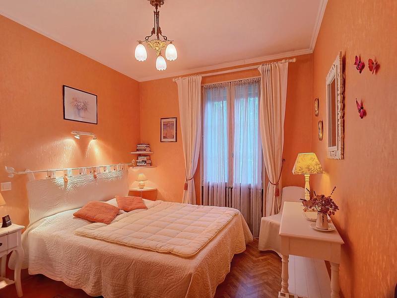 Maison - 260 m² - 11 pièces