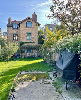 Maison - 192 m² - 9 pièces