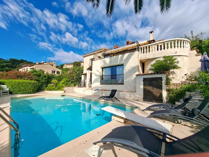 Villa - 234 m² - 9 pièces