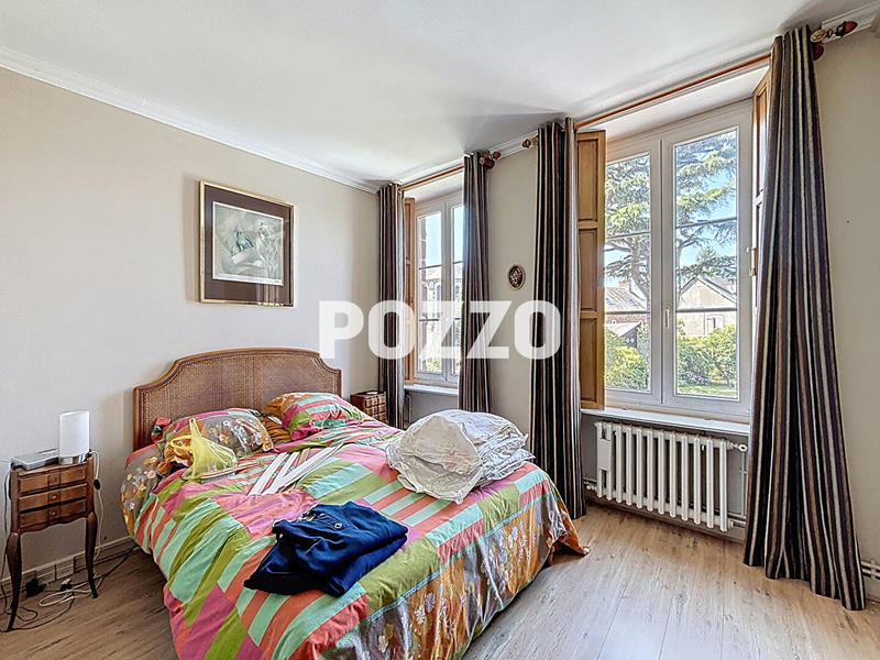 Maison - 181 m² - 9 pièces