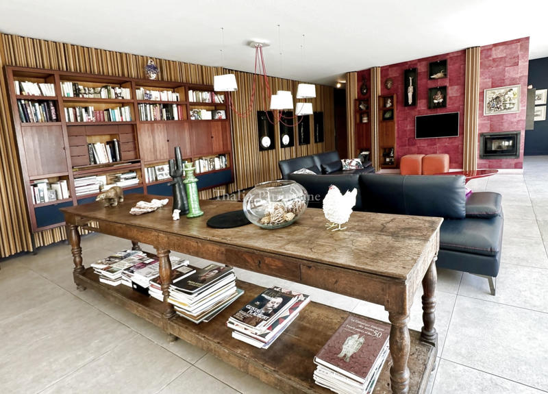 Maison - 220 m² - 7 pièces