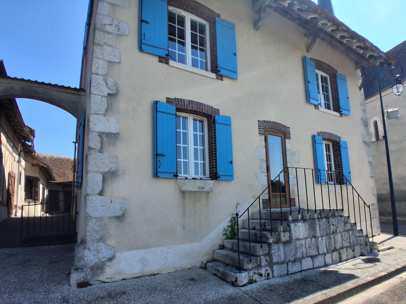 Maison - 215 m² - 8 pièces