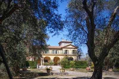 Maison - 2 850 m² - 30 pièces