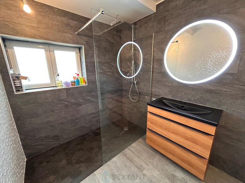 Maison - 220 m² - 6 pièces