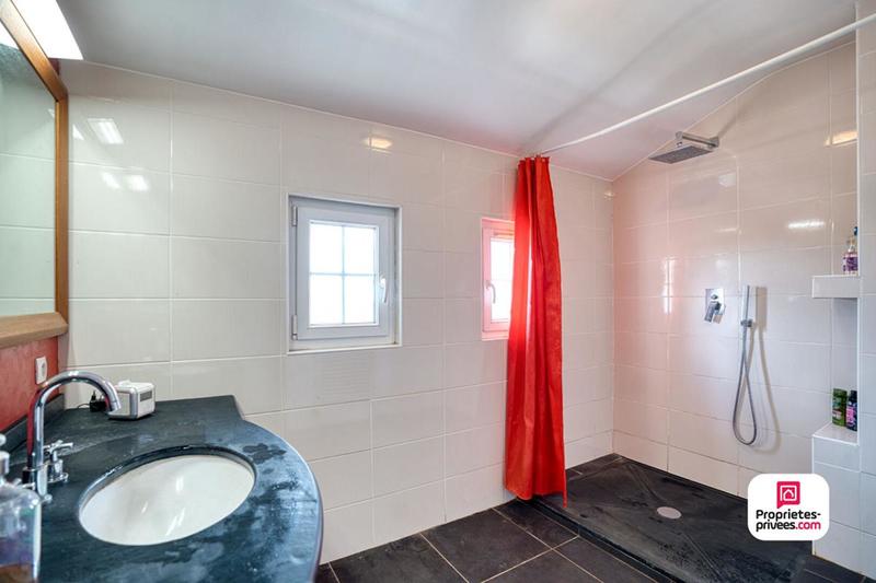 Maison - 231 m² - 8 pièces