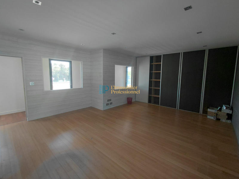 Local d'activités - 867 m²