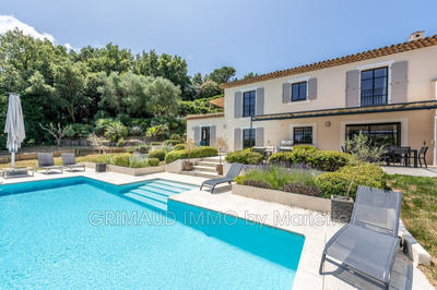 Villa - 261 m² - 6 pièces