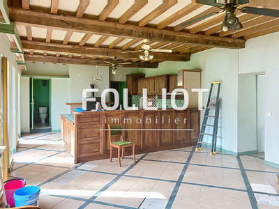 Maison - 277 m² - 8 pièces