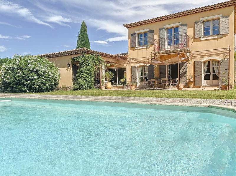 Villa - 240 m² - 6 pièces