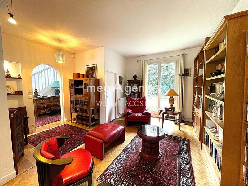 Maison traditionnelle - 260 m² - 10 pièces