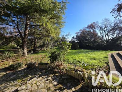 Maison - 210 m² - 6 pièces