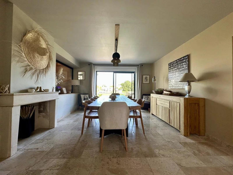 Maison - 207 m² - 9 pièces