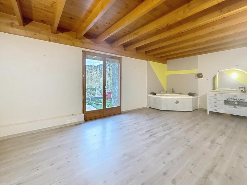Maison - 456 m² - 15 pièces