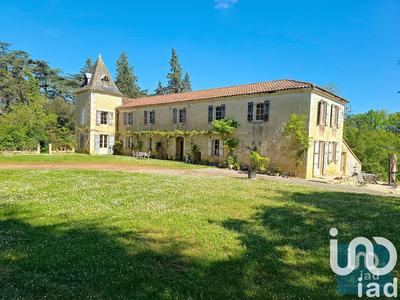 Maison - 261 m² - 6 pièces