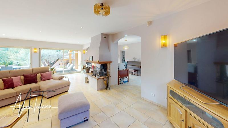 Maison - 308 m² - 8 pièces